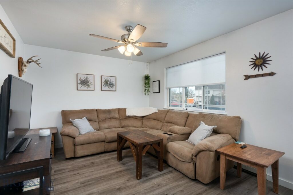 208 Show Place, Belgrade MT 59714