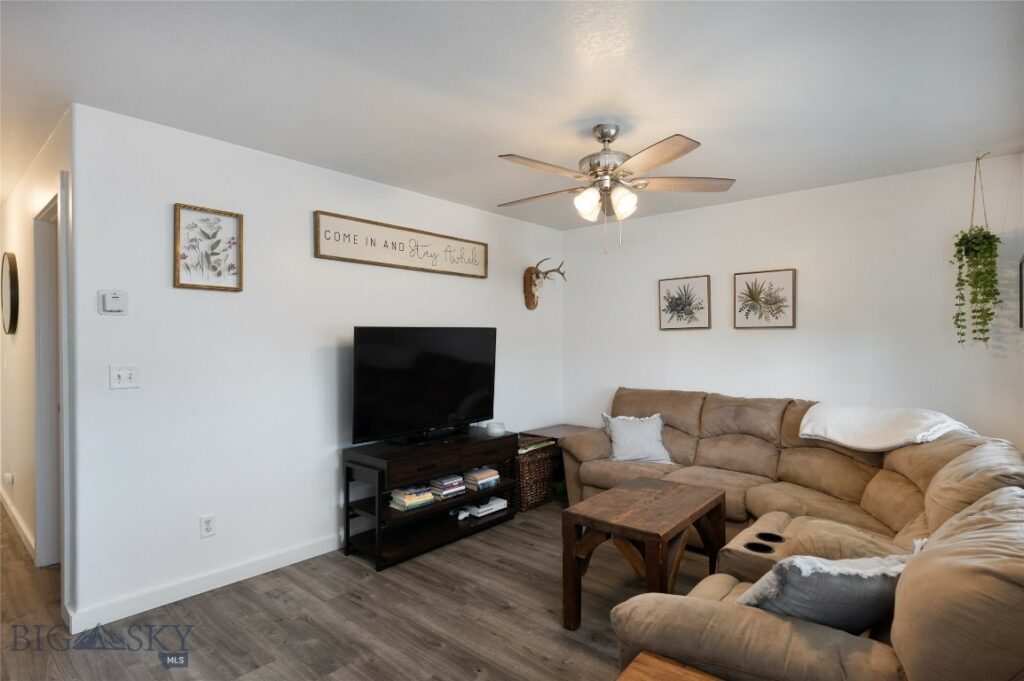 208 Show Place, Belgrade MT 59714