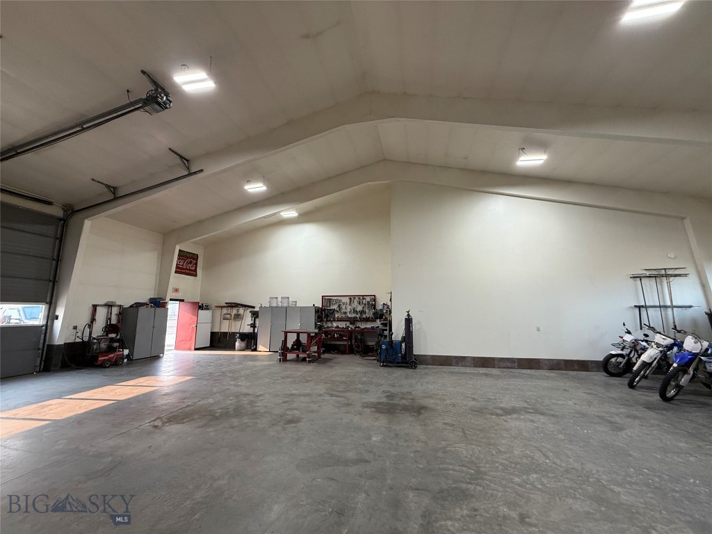 21 Bearcat Loop, Belgrade MT 59714