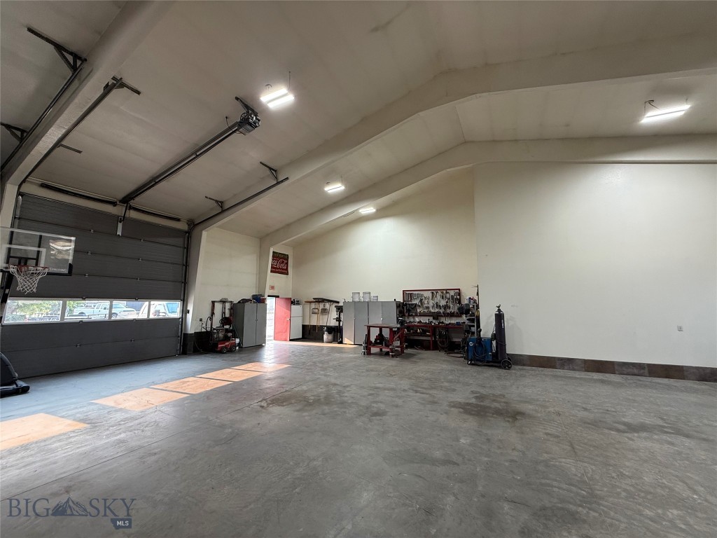 21 Bearcat Loop, Belgrade MT 59714