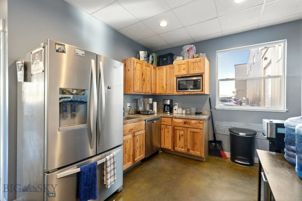 210 Aviation Lane, Belgrade MT 59714