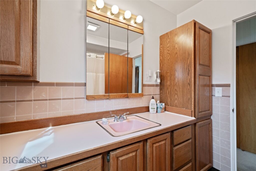 212 N Broadway Street, Belgrade MT 59714