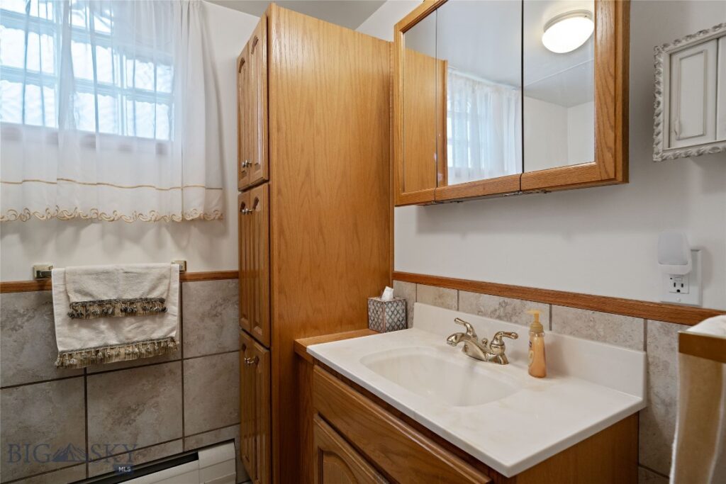 212 N Broadway Street, Belgrade MT 59714