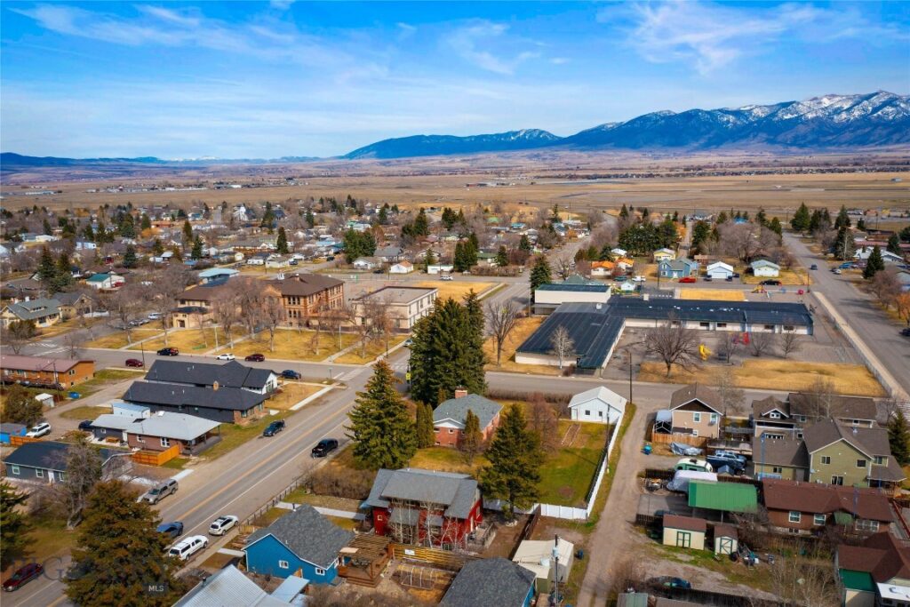 212 N Broadway Street, Belgrade MT 59714