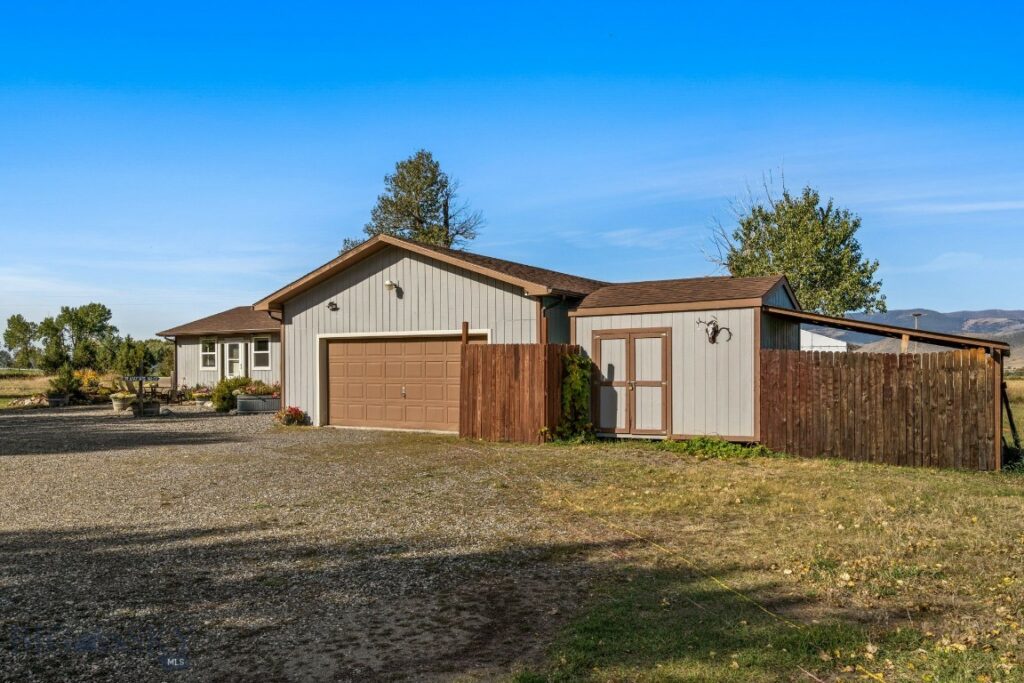 2163 E River Road, Livingston MT 59047