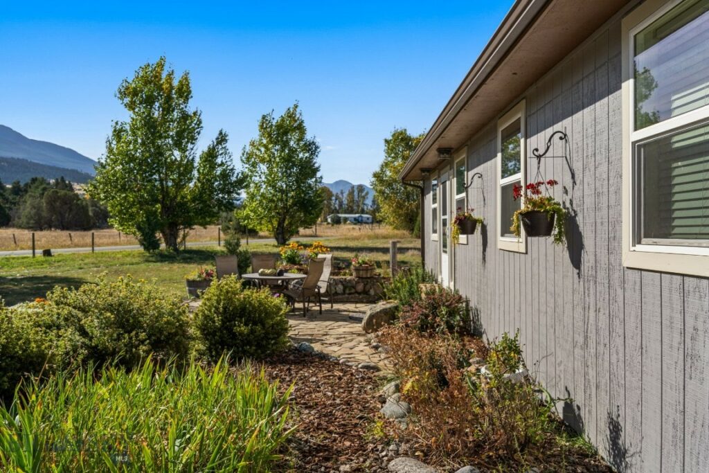 2163 E River Road, Livingston MT 59047