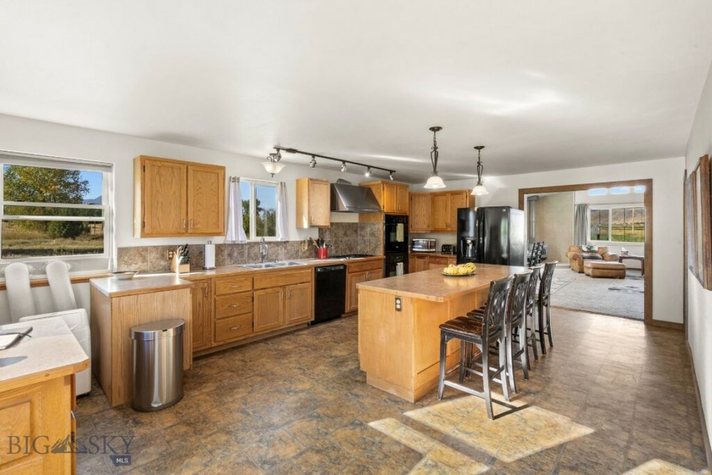 2163 E River Road, Livingston MT 59047