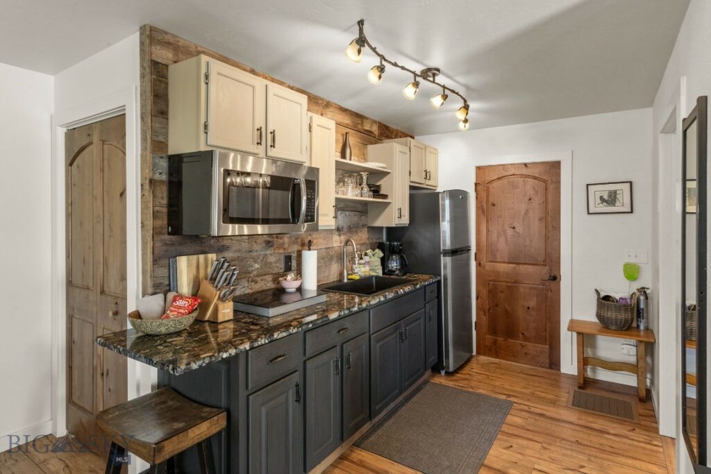 2163 East River Road, Livingston MT 59047