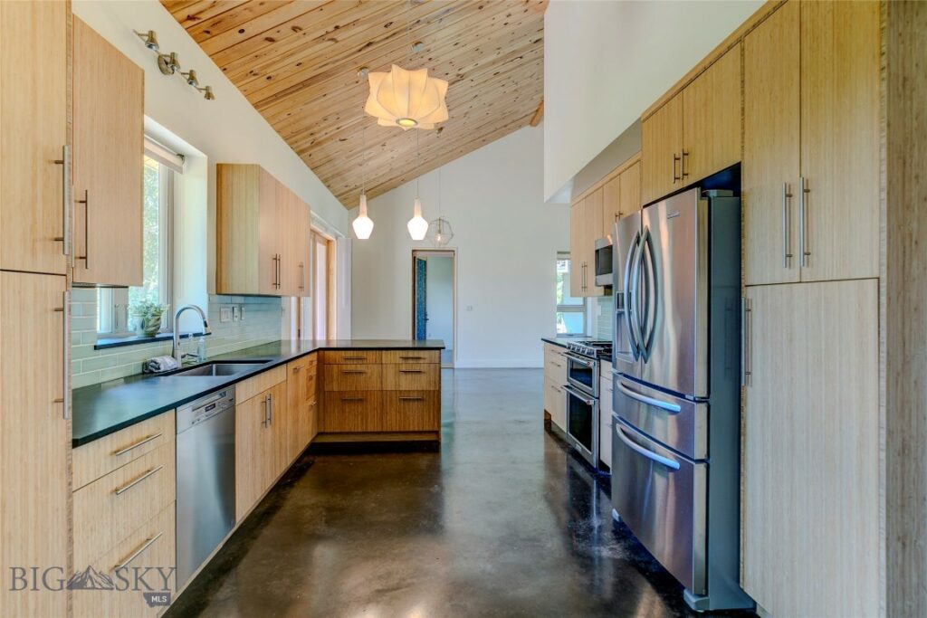 218 Little Creek Bend, Livingston MT 59047