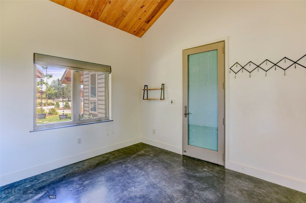 218 Little Creek Bend, Livingston MT 59047