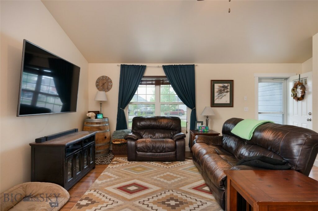2206 Sturnella Lane, Belgrade MT 59714