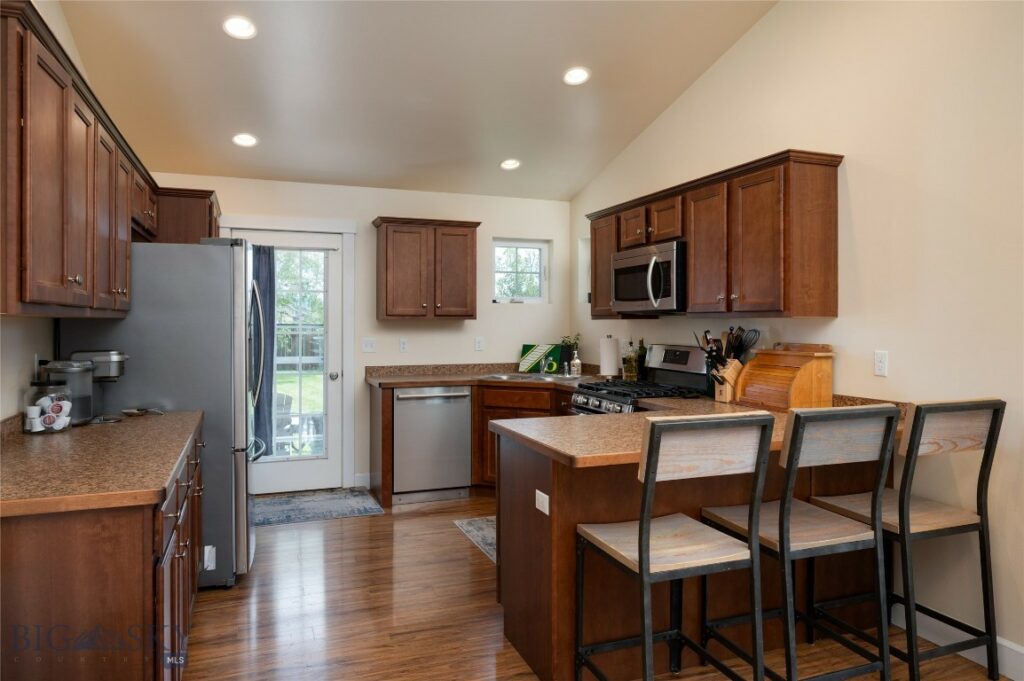 2206 Sturnella Lane, Belgrade MT 59714