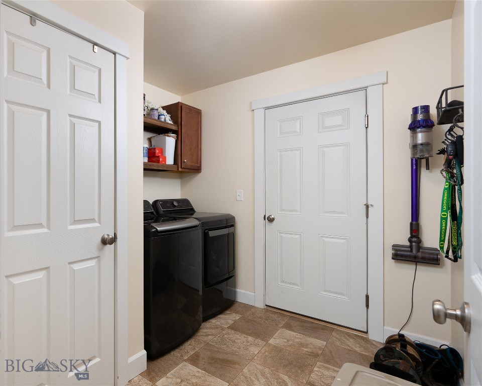 2206 Sturnella Lane, Belgrade MT 59714