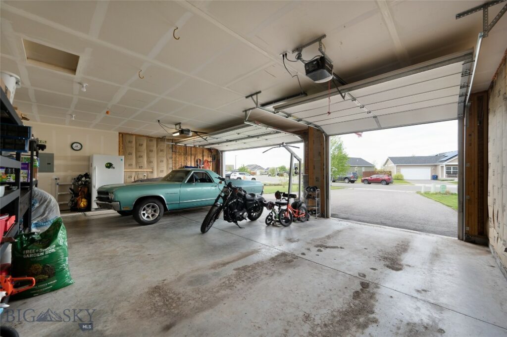 2206 Sturnella Lane, Belgrade MT 59714