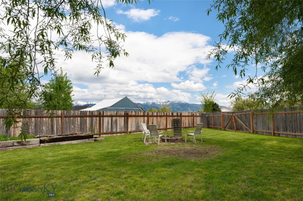 2206 Sturnella Lane, Belgrade MT 59714
