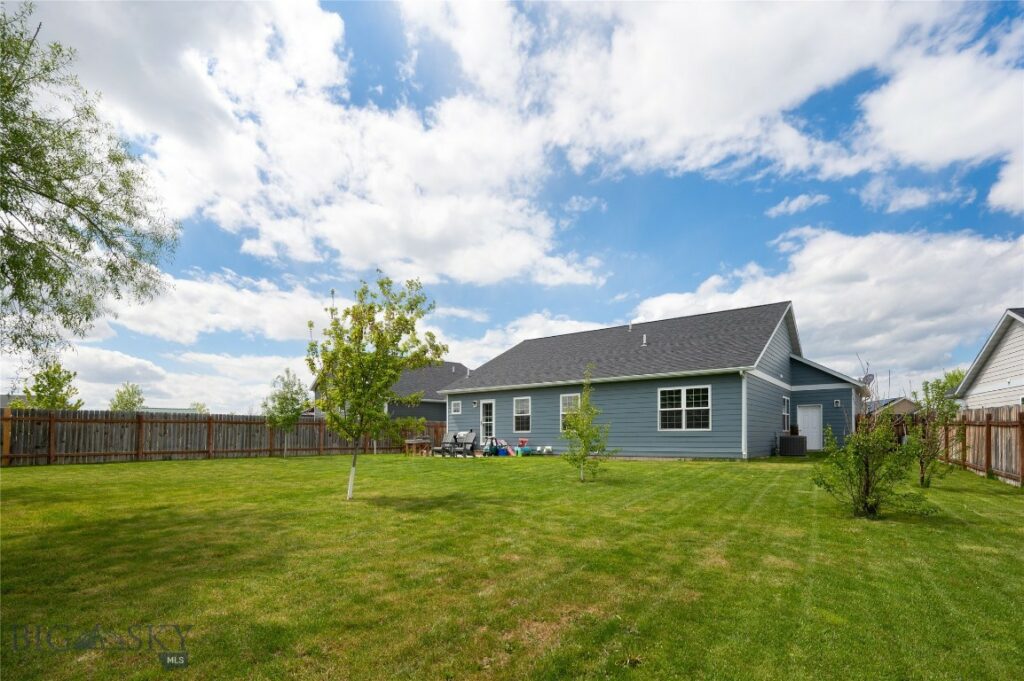 2206 Sturnella Lane, Belgrade MT 59714