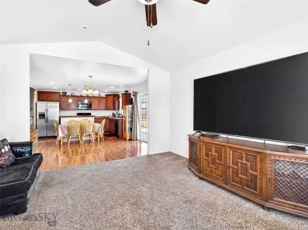 2217 Sturnella Lane, Belgrade MT 59714