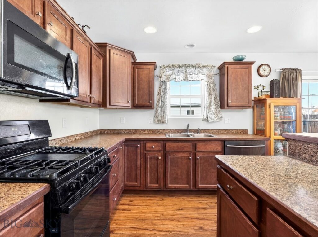 2217 Sturnella Lane, Belgrade MT 59714