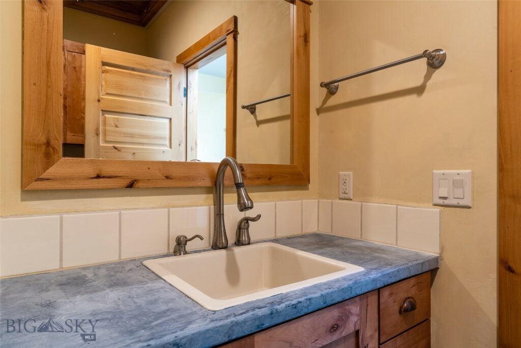 235 Turtle Way, Bozeman MT 59715