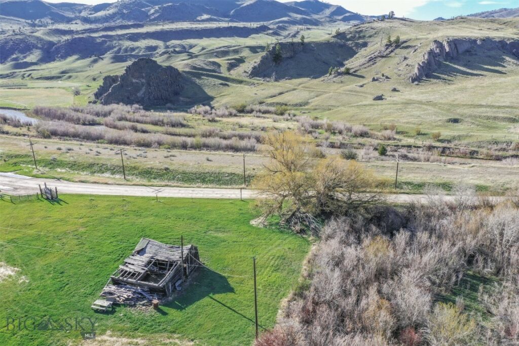 26580 Dry Creek Rd, Belgrade MT 59714