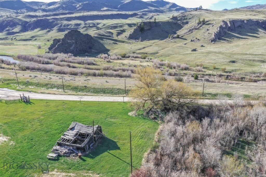26580 Dry Creek Rd, Belgrade MT 59714