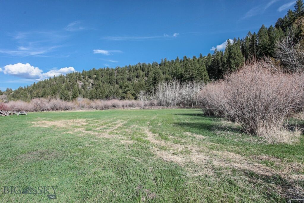 26580 Dry Creek Rd, Belgrade MT 59714