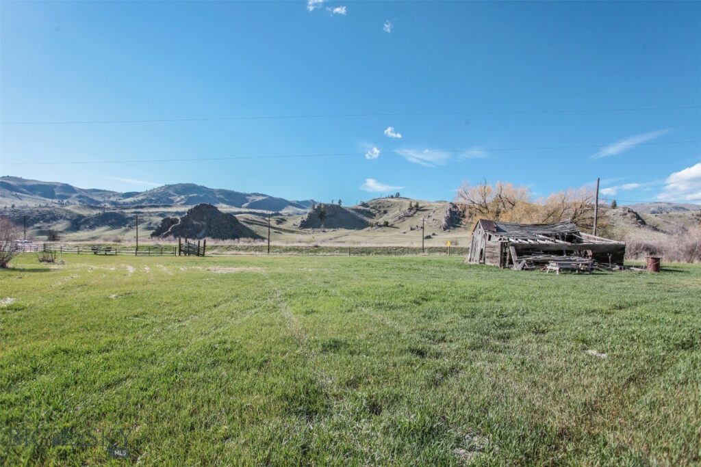 26580 Dry Creek Rd, Belgrade MT 59714