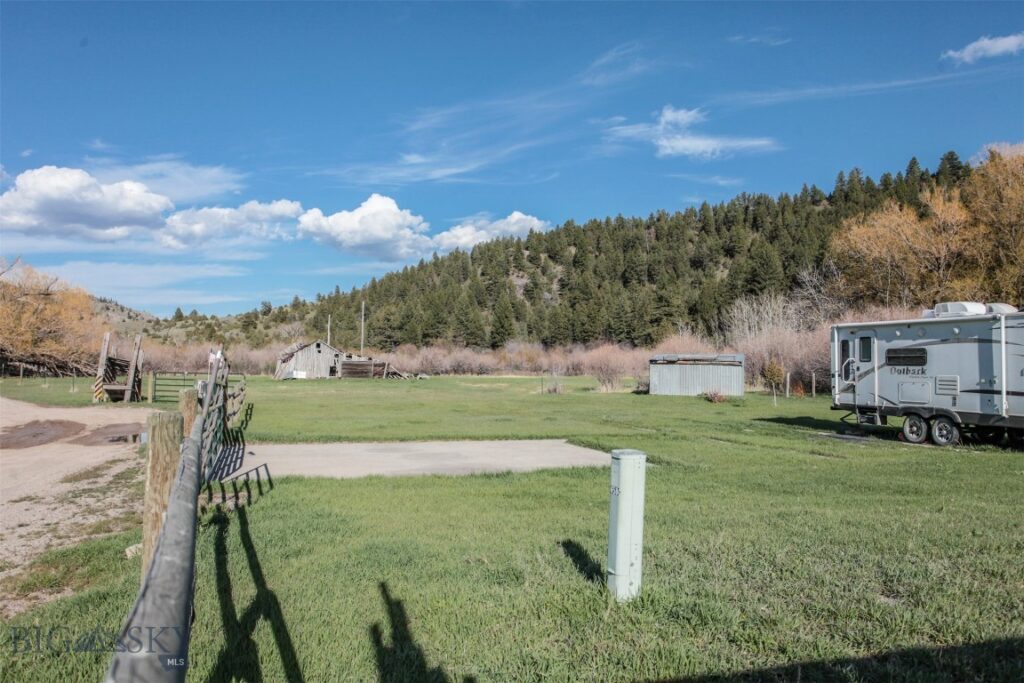 26580 Dry Creek Rd, Belgrade MT 59714