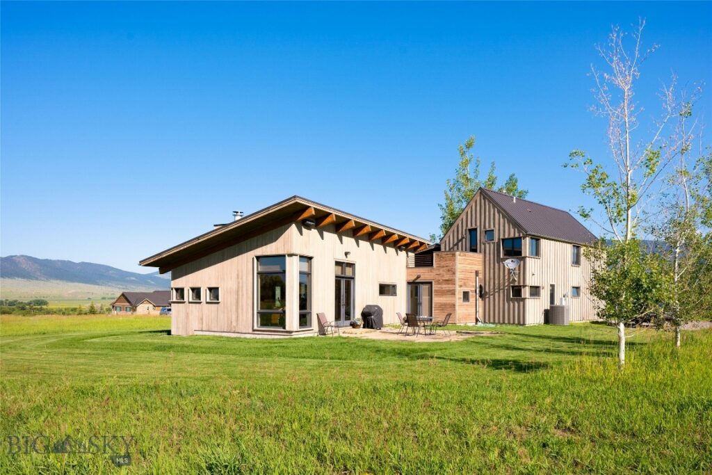 27 Royal Wulff Road, Livingston MT 59047