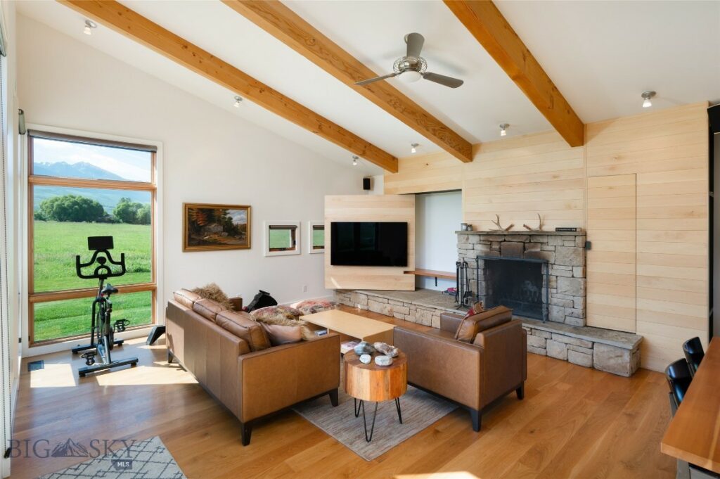 27 Royal Wulff Road, Livingston MT 59047