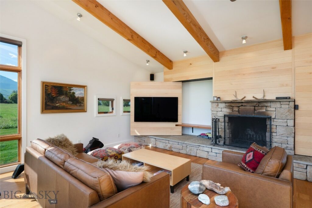 27 Royal Wulff Road, Livingston MT 59047