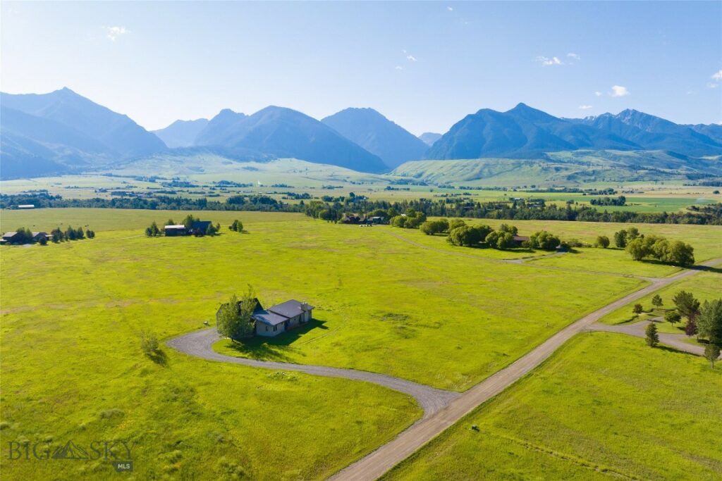 27 Royal Wulff Road, Livingston MT 59047
