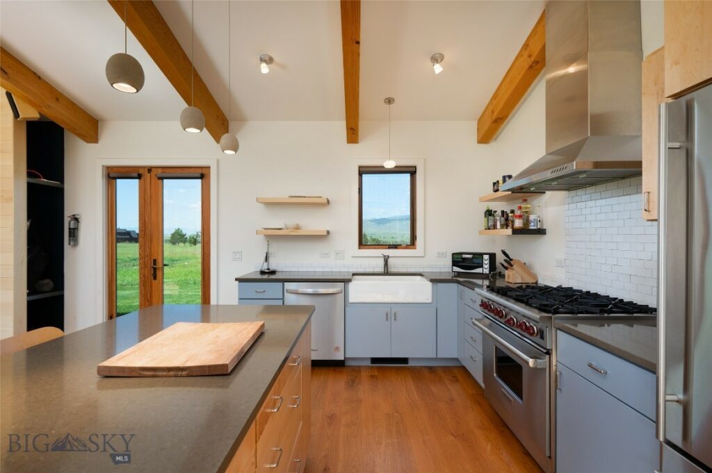 27 Royal Wulff Road, Livingston MT 59047
