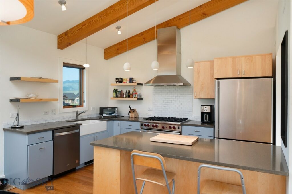 27 Royal Wulff Road, Livingston MT 59047