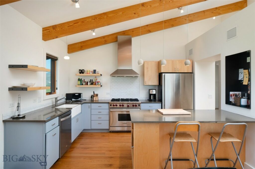 27 Royal Wulff Road, Livingston MT 59047
