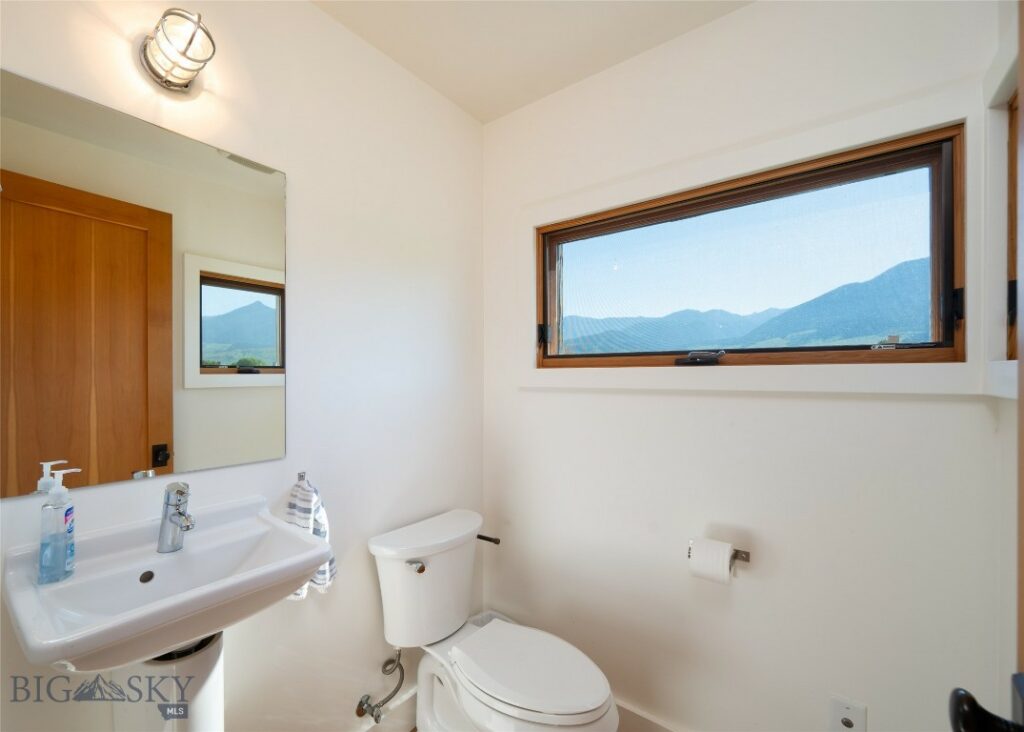 27 Royal Wulff Road, Livingston MT 59047