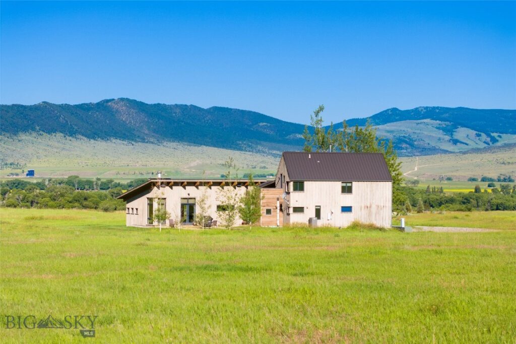 27 Royal Wulff Road, Livingston MT 59047