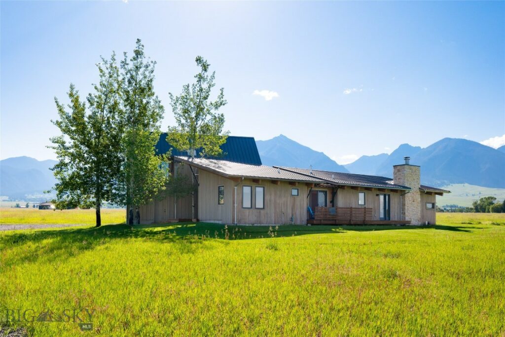 27 Royal Wulff Road, Livingston MT 59047