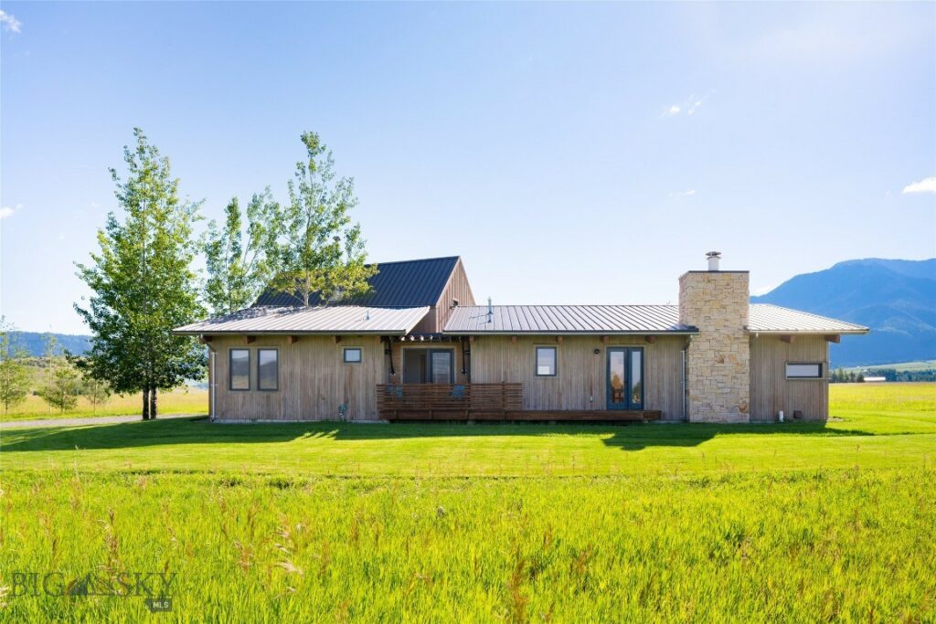 27 Royal Wulff Road, Livingston MT 59047