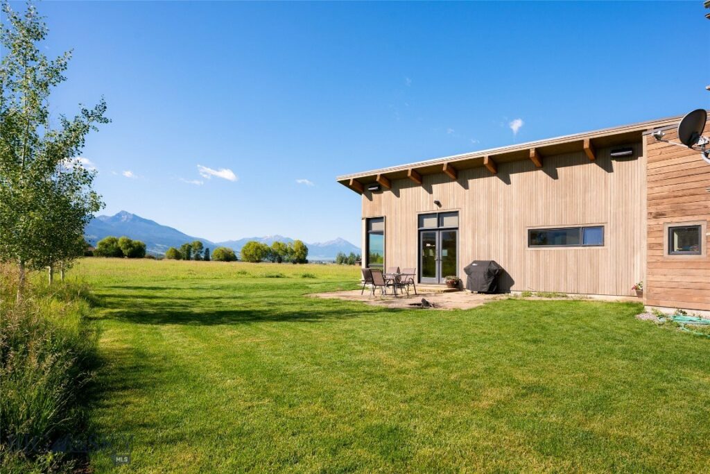 27 Royal Wulff Road, Livingston MT 59047