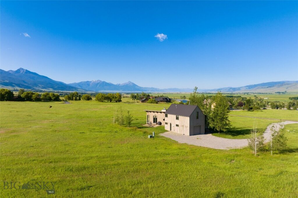 27 Royal Wulff Road, Livingston MT 59047