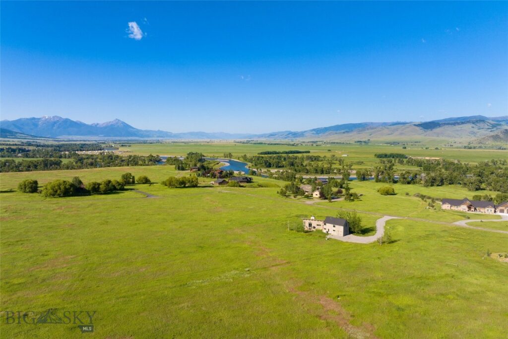 27 Royal Wulff Road, Livingston MT 59047
