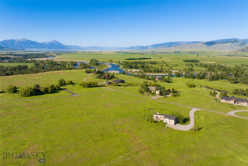 27 Royal Wulff Road, Livingston MT 59047