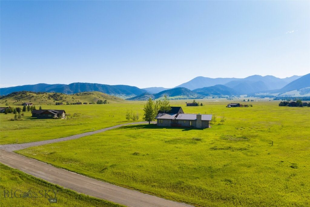 27 Royal Wulff Road, Livingston MT 59047