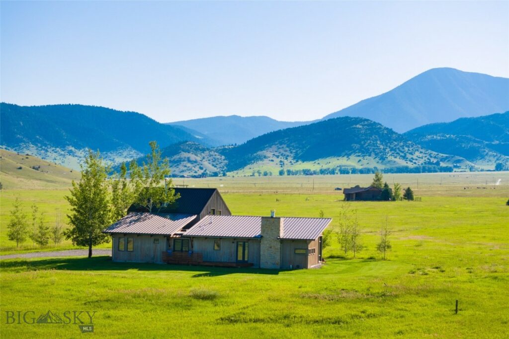 27 Royal Wulff Road, Livingston MT 59047