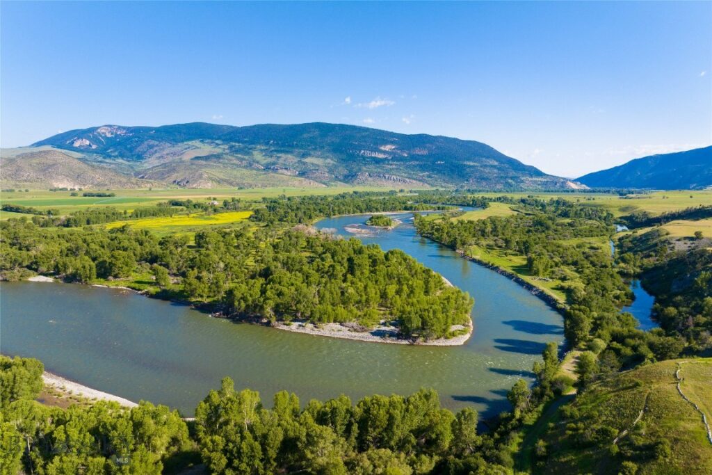 27 Royal Wulff Road, Livingston MT 59047