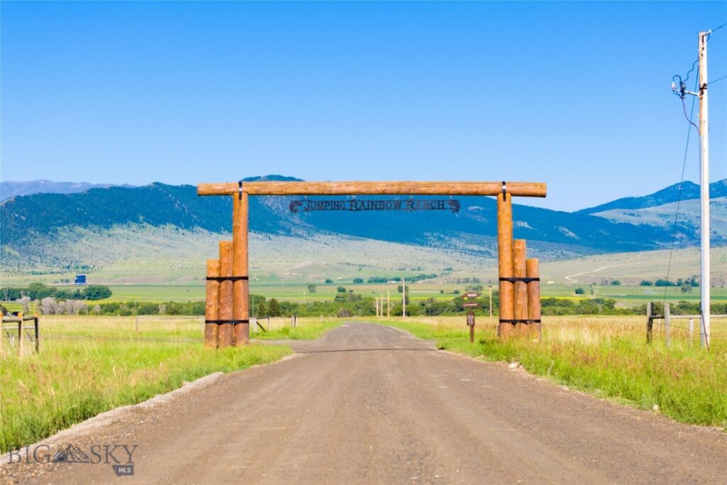 27 Royal Wulff Road, Livingston MT 59047
