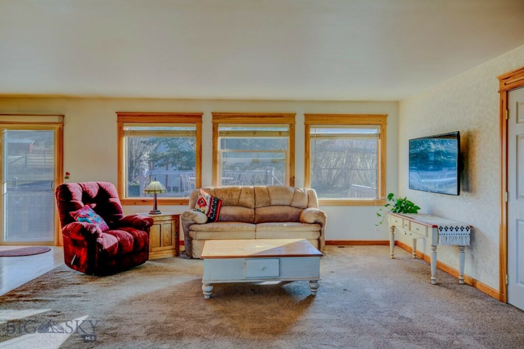 2702 E River Road, Livingston MT 59047