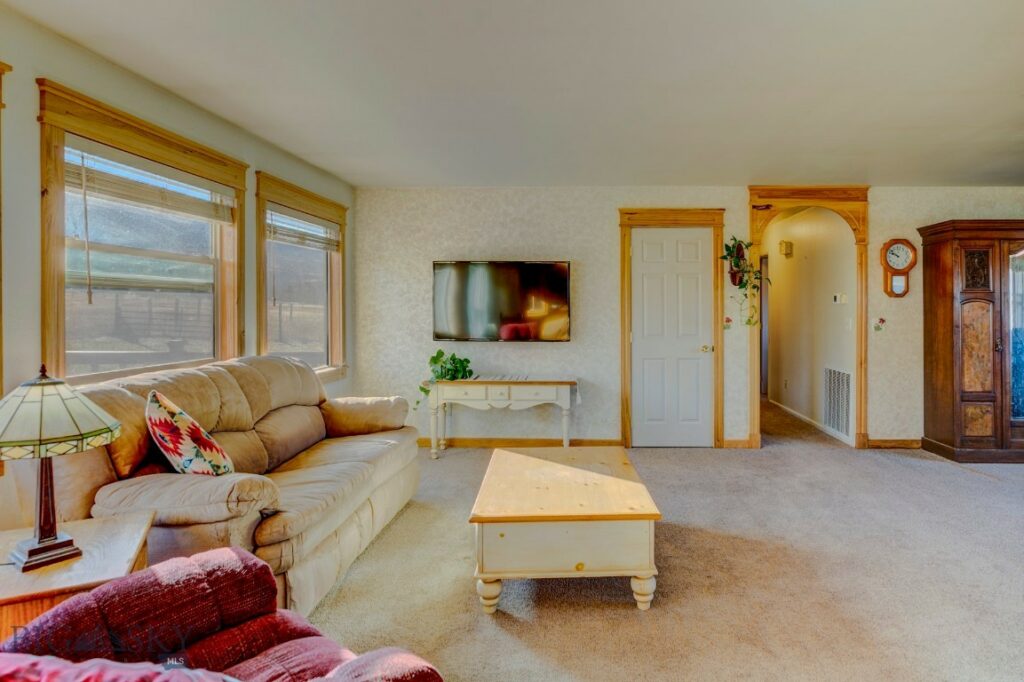 2702 E River Road, Livingston MT 59047