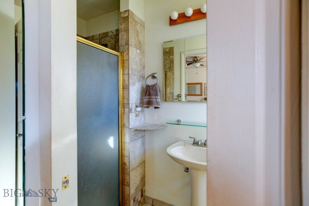 2702 E River Road, Livingston MT 59047